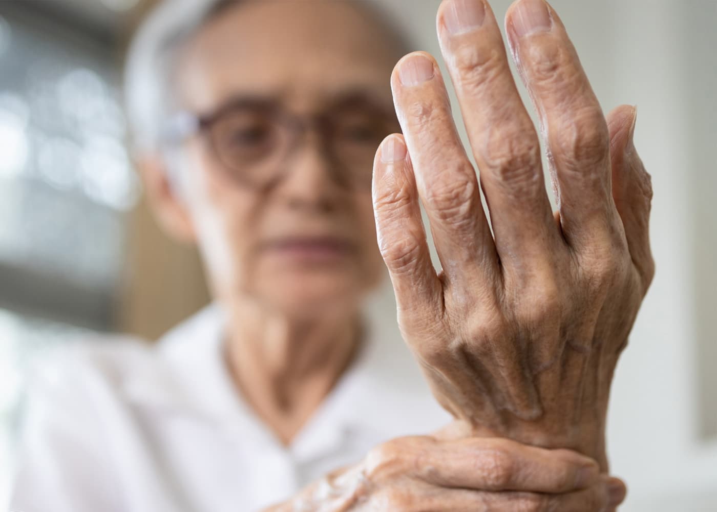 Dra Erica Perez treating a client